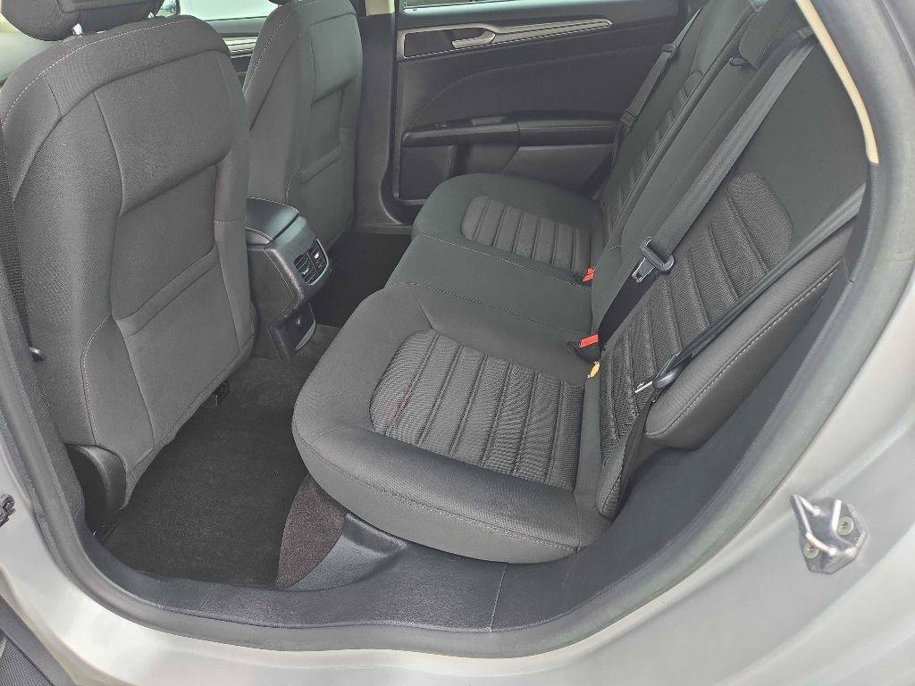 Used 2019 Ford Fusion SE FWD image 22