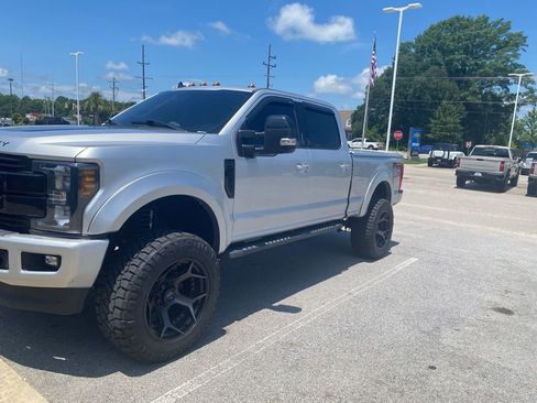 Used 2019 Ford F250 Lariat w/ Lariat Ultimate Package AWD/4WD image 2