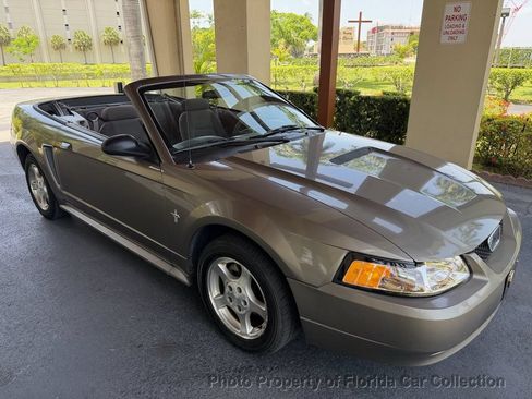 Used 2002 Ford Mustang Convertible RWD image 32