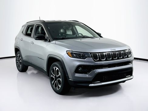 Used 2023 Jeep Compass Limited AWD/4WD image 3