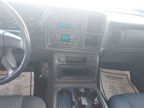 Used 2004 Chevrolet Avalanche 2500 w/ Preferred Equipment Group AWD/4WD image 20