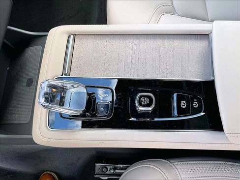 New 2026 Volvo XC90 T8 Plus w/ Protection Package Premier image 10