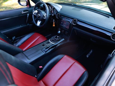 Used 2006 MAZDA MX-5 Miata Sport image 12