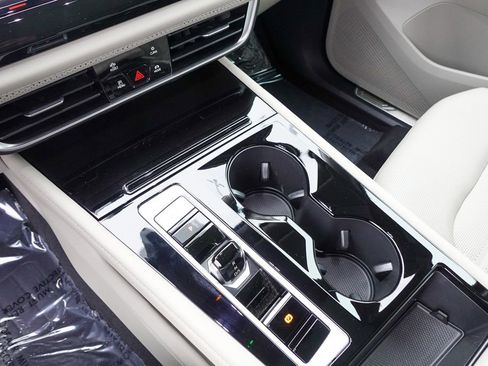 Certified 2025 Volkswagen Atlas SEL image 22