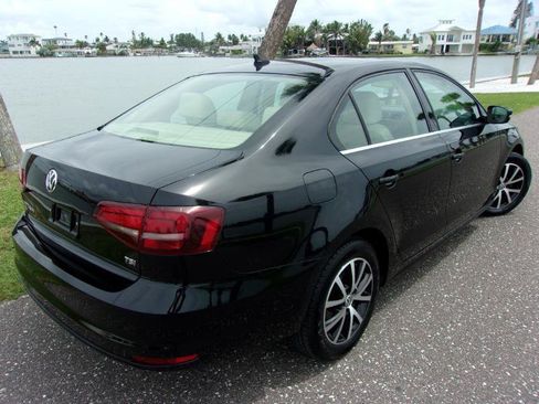 Used 2017 Volkswagen Jetta SE FWD image 12