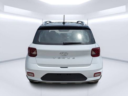 New 2025 Hyundai Venue Limited FWD image 4