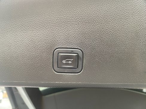 Used 2016 Cadillac SRX Luxury image 10