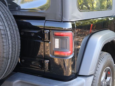 Used 2022 Jeep Wrangler Sport image 7