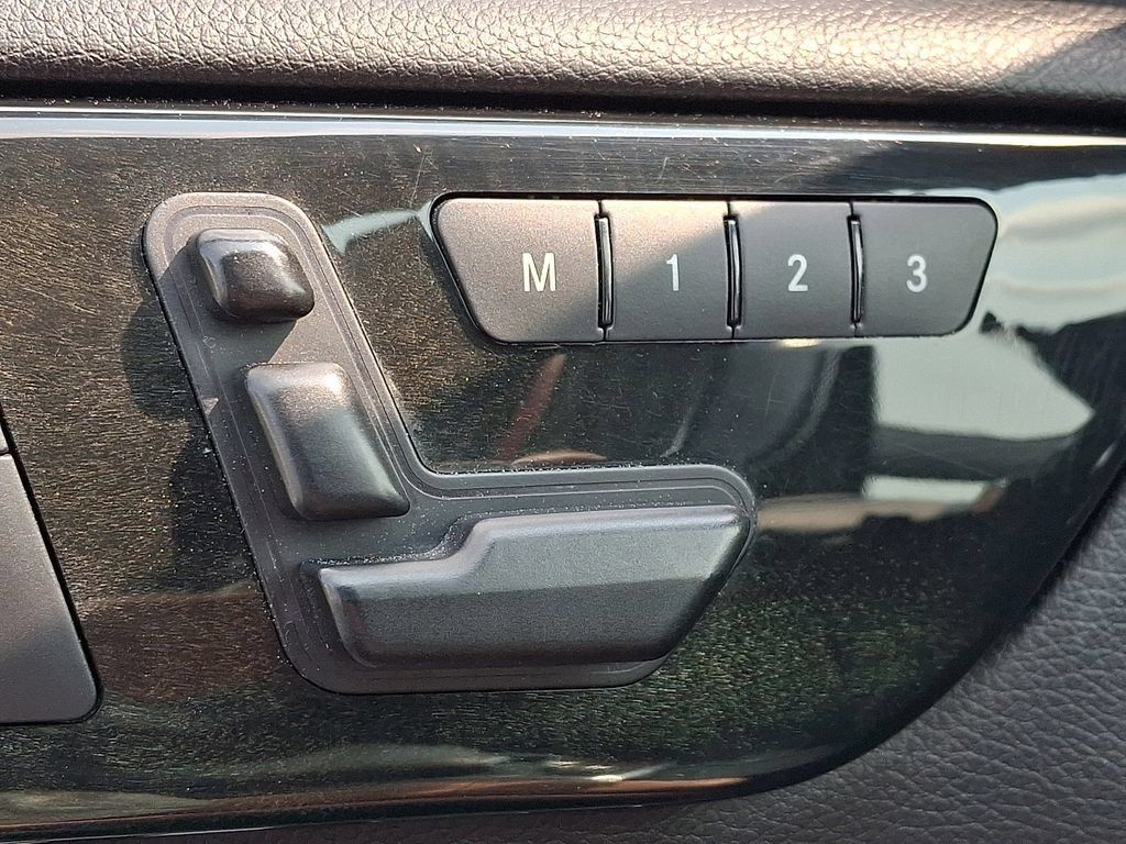 Used 2015 Mercedes-Benz GL 550 4MATIC image 30