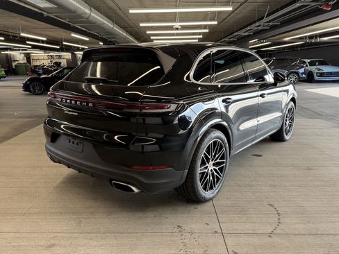 Used 2025 Porsche Cayenne Base image 4