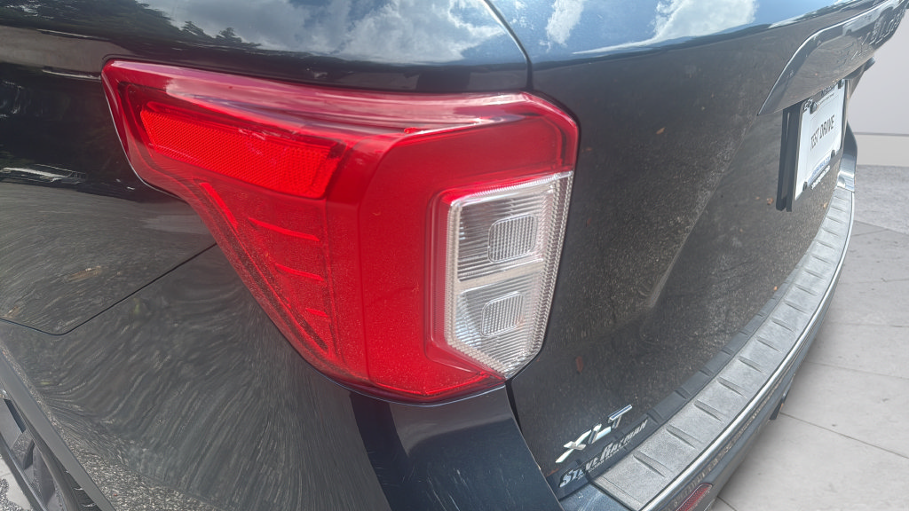 Used 2023 Ford Explorer XLT w/ Equipment Group 202A RWD image 27