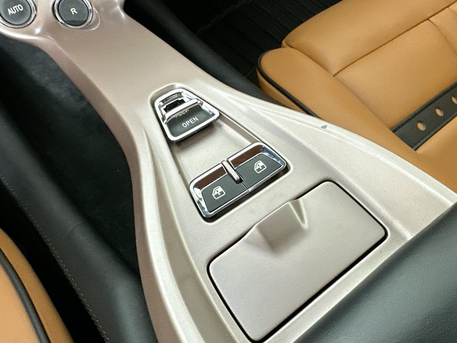 Used 2014 Ferrari California RWD image 30