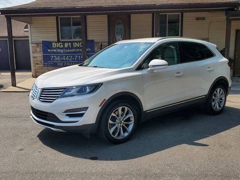 Used 2017 Lincoln MKC Select w/ Select Plus Package AWD/4WD image 2