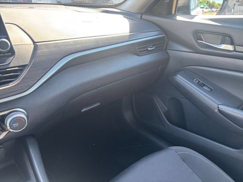 Used 2025 Nissan Altima 2.5 SV FWD image 35