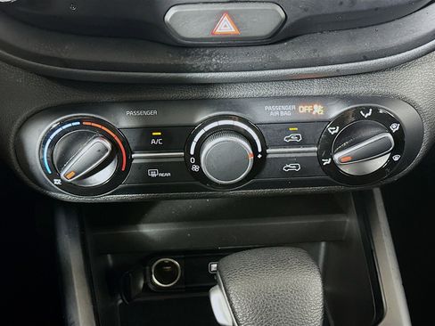 Used 2025 Kia Soul LX w/ LX Technology Package image 24