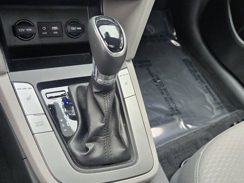 Used 2020 Hyundai Elantra Value Edition FWD image 18