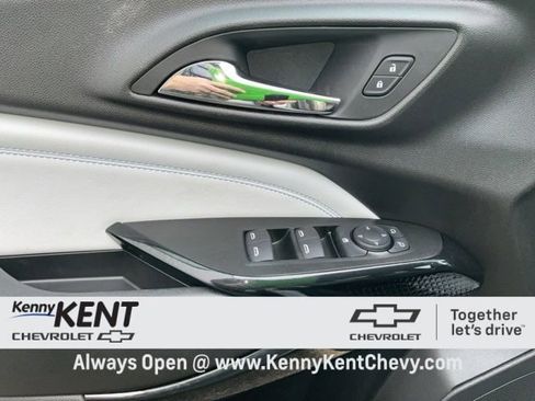 Certified 2025 Chevrolet Trax LT w/ LT Convenience Package image 20