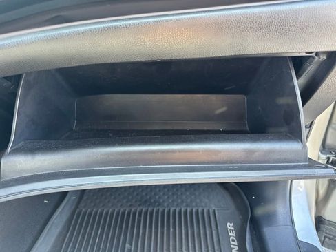 Used 2017 Toyota Highlander Plus AWD/4WD image 14
