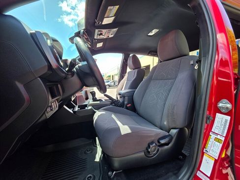 Used 2018 Toyota Tacoma TRD Off-Road w/ Technology Package AWD/4WD image 13