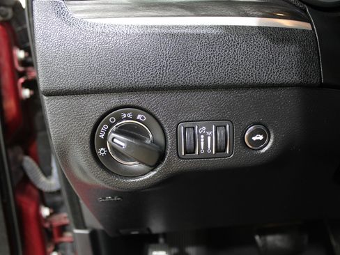 Used 2019 Chrysler 300 Touring w/ Sport Appearance Package image 8