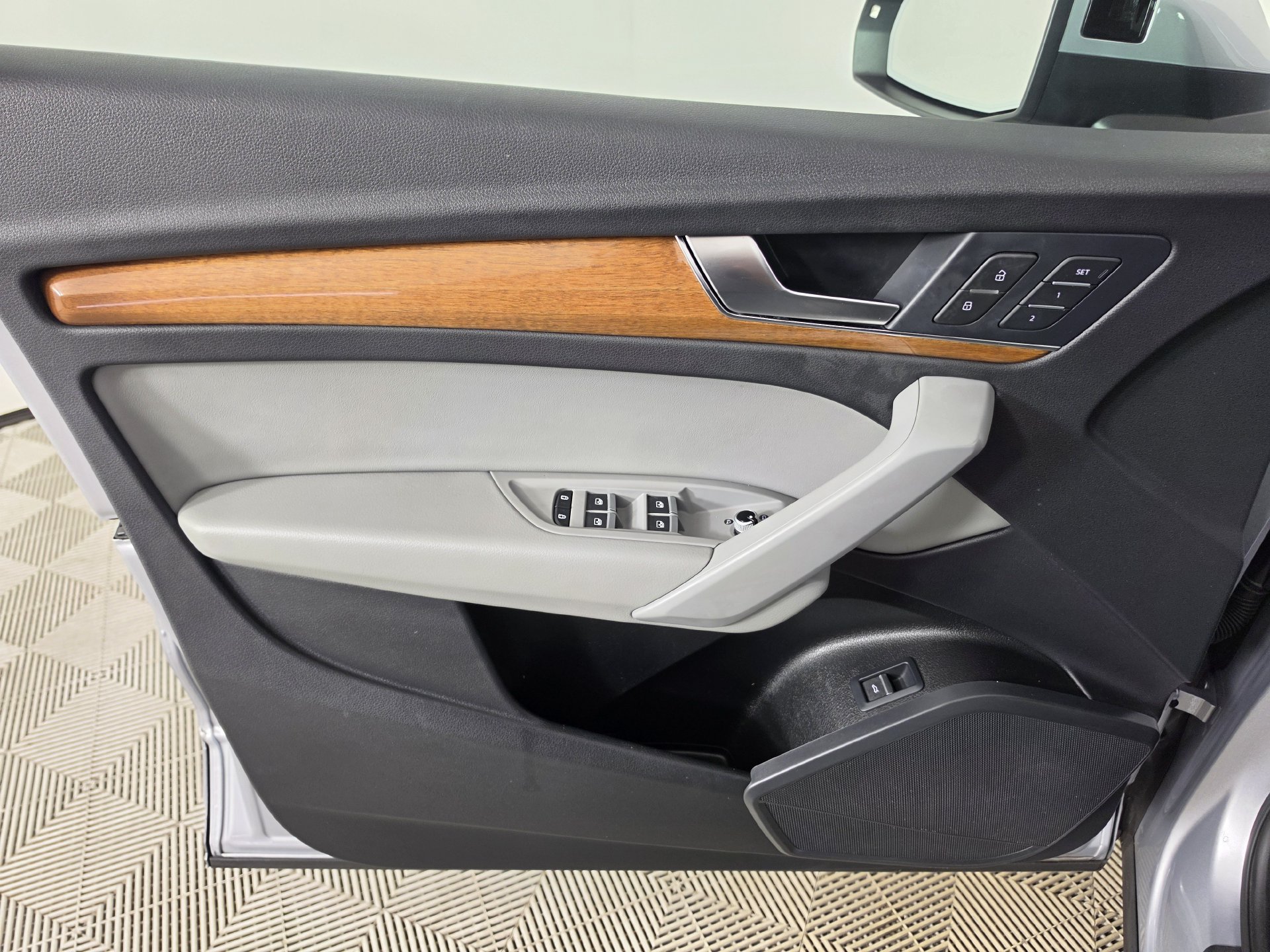 Used 2023 Audi Q5 2.0T Premium w/ Convenience Package AWD/4WD image 6