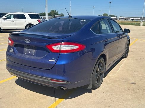 Used 2016 Ford Fusion SE FWD image 4