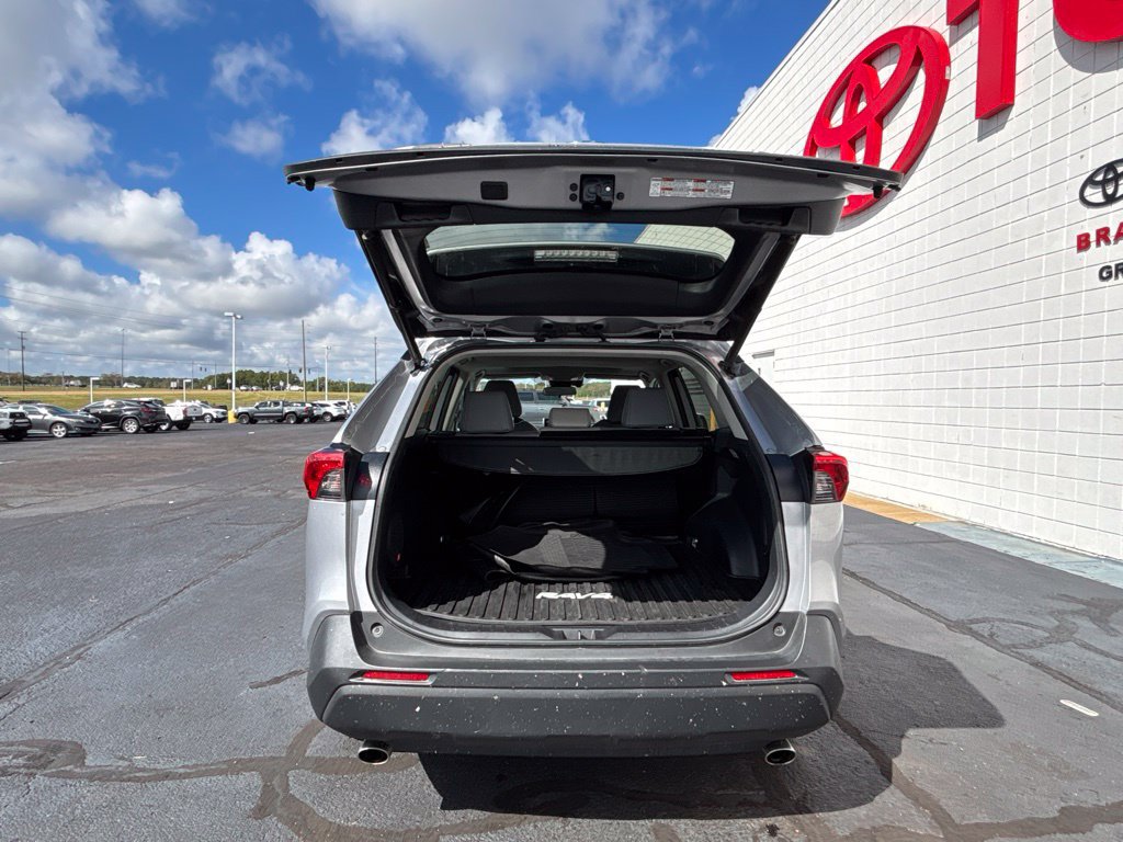 Used 2021 Toyota RAV4 XLE Premium AWD/4WD image 31