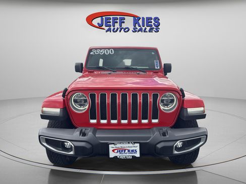Used 2018 Jeep Wrangler Unlimited Sahara w/ LED Lighting Group AWD/4WD image 2