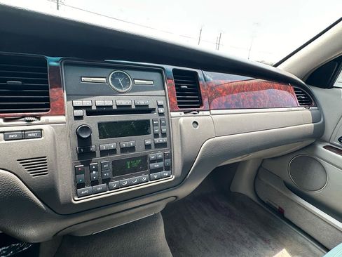 Used 2006 Lincoln Town Car Signature RWD image 51