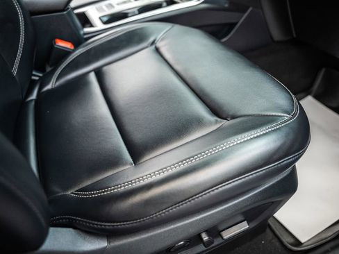 Used 2021 Ford Explorer XLT w/ Equipment Group 202A image 34