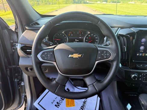 Used 2023 Chevrolet Traverse LT FWD image 32