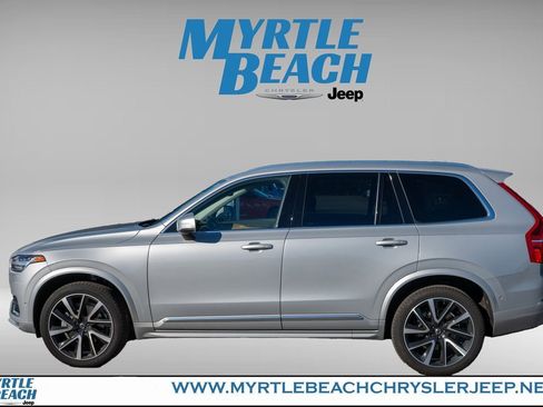 Used 2023 Volvo XC90 B6 Plus image 3