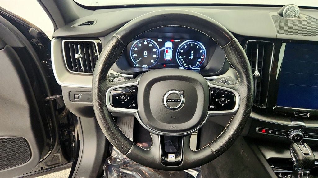 Used 2018 Volvo XC60 T6 R-Design w/ Convenience Package AWD/4WD image 14