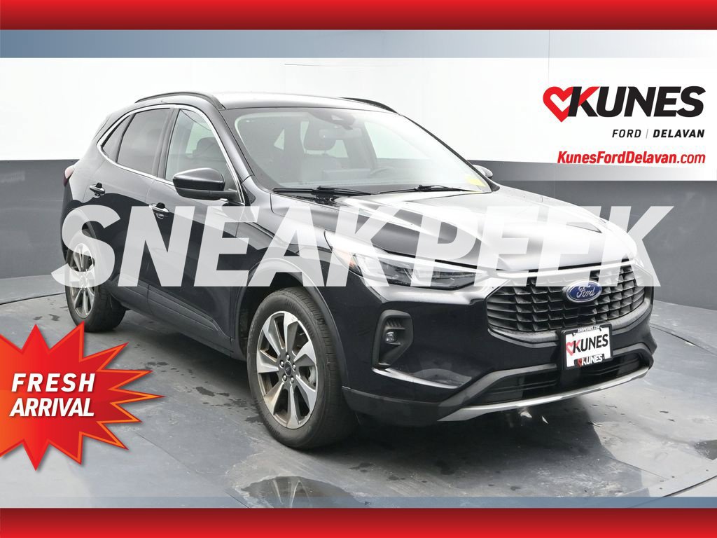 Used 2025 Ford Escape Platinum AWD/4WD image 1