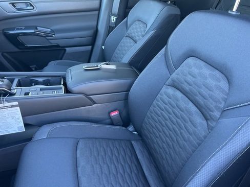 New 2025 Nissan Pathfinder SV image 8