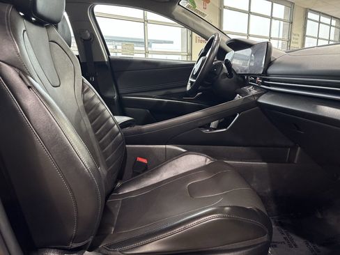 Used 2023 Hyundai Elantra Limited image 26