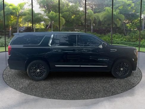 Used 2021 GMC Yukon XL Denali w/ Denali Premium Package AWD/4WD image 4