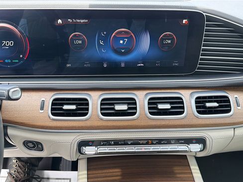 Used 2020 Mercedes-Benz GLS 450 4MATIC image 35