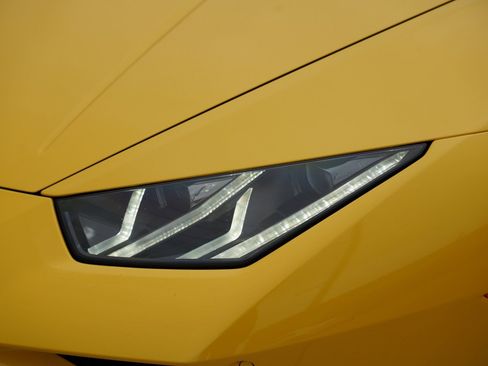 Used 2021 Lamborghini Huracan EVO image 7