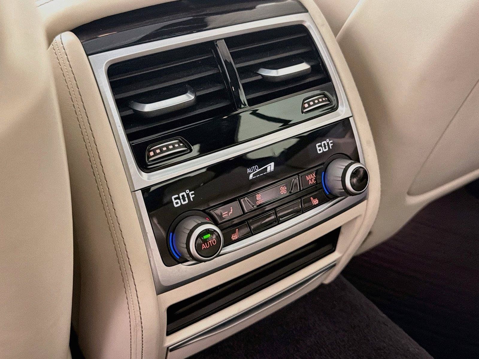 Used 2019 BMW 750i w/ M Sport Package RWD image 25