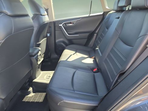 Used 2019 Toyota RAV4 Limited image 15