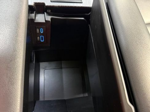 Used 2022 Toyota Sienna XLE FWD image 25