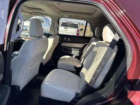 Used 2018 Ford Explorer Platinum image 23