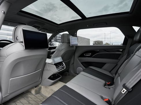 Used 2023 Bentley Bentayga Extended Wheelbase image 36