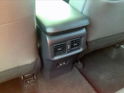Used 2025 Toyota RAV4 XLE AWD/4WD image 39