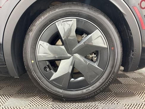 Used 2025 Toyota Prius LE AWD/4WD image 34