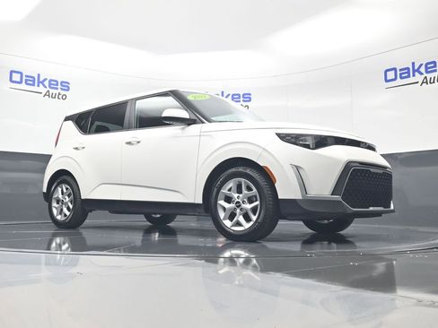 Used 2023 Kia Soul LX w/ LX Technology Package FWD image 35