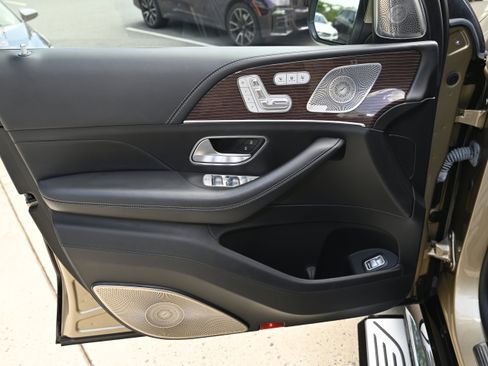 Used 2023 Mercedes-Benz Maybach GLS 600 4MATIC image 17