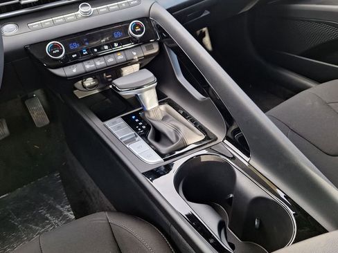 Used 2024 Hyundai Elantra SEL w/ Convenience Package image 23