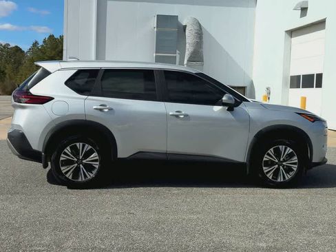 Used 2023 Nissan Rogue SV image 9